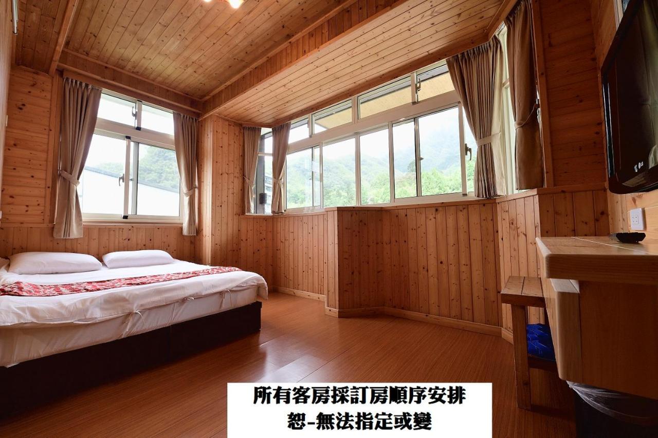 溪頭桂竹山莊民宿 Luku Kültér fotó
